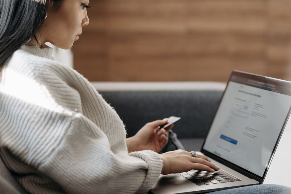Patient paying a medical statement balance online